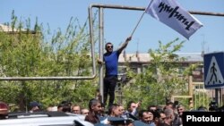 Anti-Kocharian protesters in Yerevan on May 14