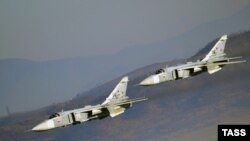 Расейскія зьнішчальнікі Су-24, ілюстрацыйнае фота