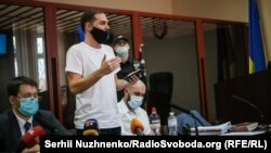 Євген Шевченко під час засідання Печерського суду Києва в «справі приватної військової компанії» Семенченка та Шевченка, 26 березня 2021 року