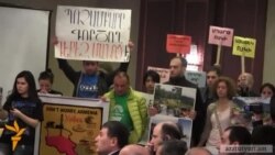 Конференция по горнодобывающей промышленности началась со скандала