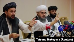 Делегация "Талибана" на пресс-конференции в Москве, 2021 