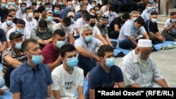 Намози Иди Қурбон дар масҷиди марказии шаҳри Душанбе