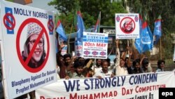 راه‌پیمایی در اعتراض به صفحه «روز طرح محمد» در فیسبوک در حیدر آباد پاکستان، ۳۰ اردیبهشت