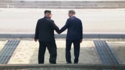 Лідер КНДР ступає на південнокорейську землю під час саміту Корей (відео)