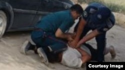 Ўзбекистонда пилла шартномаси тузишдан бош тортган фермерлар мажбуран ИИБга олиб кетилмоқда