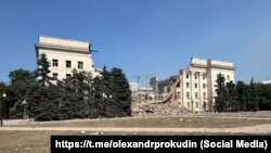 Будівля Херсонської ОДА пошкоджена російськими авіаударами, 5 травня 2025 року 