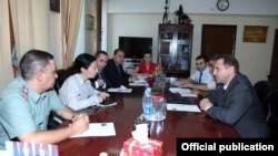 Armenia - Deputy Defense Minister Davit Tonoyan (R) meets with Dragana Rankovic, head of the Yerevan office of the International Committee of the Red Cross (ICRC), Yerevan, 15Aug2013.