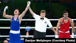 Боксшы Данияр Елеусіновтің  Рио-де-Жанейрода өткен ХХХІ жазғы олимпиада ойындарыда жеңіске жеткен сәттерінің бірі. 17 тамыз, 2016 жыл. 