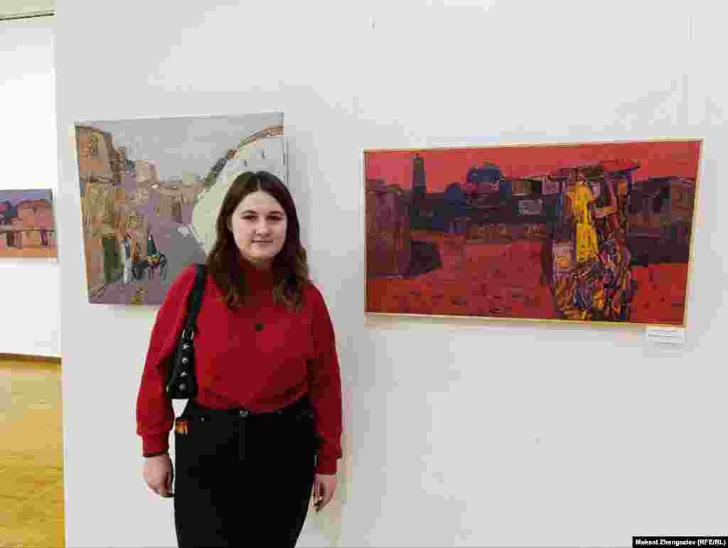 Музейге көрүүчү болуп келип, сүрөтчүнүн эмгектери менен таанышкан шаар тургуну Мария Мовчан өз таасирлери менен бөлүштү: &ldquo;Автордун бардык эмгектерин кызыгып көрүп чыктым. Бир канчасы мага өзүнө ылайык стилдери менен жакты. Айрыкча анимализ мотивиндеги эмгектери мени өзгөчө таасирлентти. (Анимализм &ndash; бул көркөм өнөрдөгү жаныбарларды чагылдырууга багытталган стиль) Маселен, төө, буйвол жана бир канча куштардын тулку бою түшүрүлгөн сүрөттөрдүн ар бири кандайдыр бир табышмак катып тургандай туюлду. Мындан башка да бир катар эмгектери терең ой жүгүртүүгө түртөт экен&rdquo;.