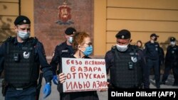 Пикеты в поддержку Ильи Азара