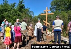 Установка креста, деревня Казанка, 2019 год