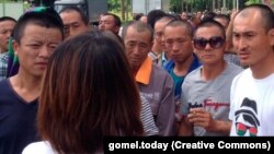 Кітайскія рабочыя падчас маршу з Добруша ў Гомель 2 ліпеня