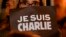 Плакат с надписью: "Je suis Charlie" ("Шарли - это я) - в руках участника акции в Ницце. 7 января 2015 года.