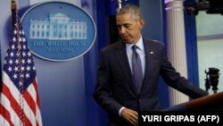 دولت باراک اوباما پیشتر اعلام کرده بود که به علت تحریم‌ها علیه ایران، امکان پرداخت این پول به تهران را از طریق بانکی نداشته است.