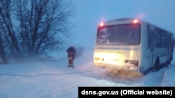 Через негоду водіїв попередили про запровадження обмежень на руху транспорту на деяких автошляхах в Івано-Франківській області