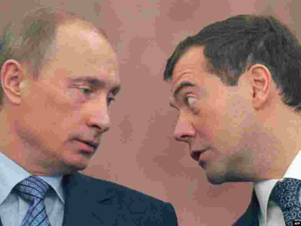 Путин халыкны сайлауга чакыру мөрәҗәгатендә турыдан-туры Медведевка тавыш бирергә өндәмәсә дә аның сайлау алды чыгышларындагы төп сүзләргә ишарәләде.