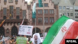 راه‌پیمایی ایرانیان مقیم فرانکفورت آلمان در اعتراض به نتیجه انتخابات و حمایت از جنبش سبز
