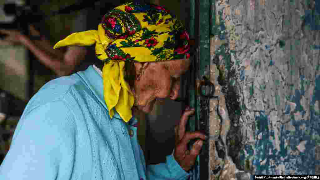 Марія Горпинич. 80-річна жінка, яка залишилася сам-на-сам із війною. Чоловік помер, а син отримав смертельне поранення під час одного з обстрілів села