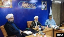 محمدحسین طاهری آکردی (چپ) در کنار کاظم صدیقی (رئیس سابق ستاد امربه‌معروف و نی‌ازمنکر) و محمدصالح هاشمی گلپایگانی (دبیر سابق این ستاد)