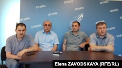 Представители инициативной группы: Алхас Джинджолия, Нугзар Аргун, Астамур Какалия и Рисмаг Аджинджал