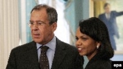 به گفته آقای لاوروف، موضوع تحریم‌ها علیه ایران در دیدار با وزیر امور خارجه آمریکا بررسی نشد.(عکس : epa)