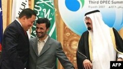 رييس جمهوری ونزوئلا در نشست سران کشورهای صادر کننده نفت گفت در صورت حمله احتمالی ايالات متحده به ايران بهای نفت در بازار جهانی به ۲۰۰ خواهد رسيد.