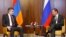 Встреча премьер-министров Армении и России Карена Карапетяна (слева) и Дмитрия Медведева (архивное фото) 