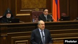 Президент Армении Армен Саркисян выступаеи на первом заседании новоизбранного Национального собрания Армении, Ереван, 14 января 2019 г. 