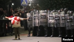 Пратэст каля прэзыдэнцкага палацу ў Тбілісі, 4 кастрычніка 2025