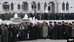 Aşgabatda Nyýazow bilen hoşlaşyk matam çäresinde, 2006-njy ýylyň 24-nji dekabry.