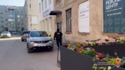 Обыски в "Револьт-центре" и редакции "7x7"