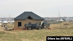 Строящийся дом Нураша Беркенбаева, где он уже проживает с семьей.