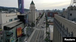 نمایی از خلوتی بلوار همیشه‌شلوغ هالیوود پس از شیوع ویروس کرونا در آمریکا