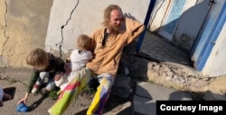 Паша с детьми