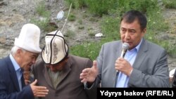 Маматалиев Алайда митингчилер менен жолукту