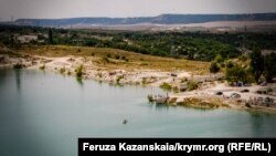 Затоплений кар'єр, він же – «Марсіанське озеро», село Скалисте