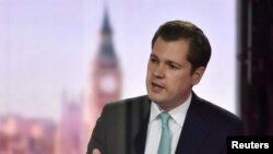 Մեծ Բրիտանիայի բնակարանային և կոմունալ ծառայությունների, համայնքների և տեղական ինքնակառավարման նախարար Ռոբերտ Ջենրիկը, Լոնդոն, 4 հուլիսի, 2021թ.