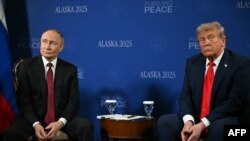 Владимир Путин и Дональд Трамп перед переговорами на Аляске, Анкоридж, 15 августа 2025 года