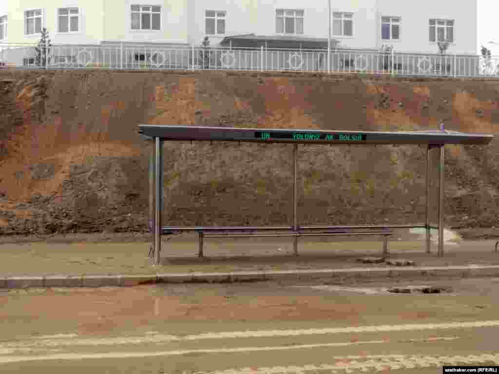 Во многих частях Ашхабада дороги покрыты глиной&nbsp;