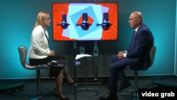 În penultima săptămână a mandatului de președinte interimar al României, Ilie Bolojan, a explicat la Europa Liberă care sunt cele mai importante probleme pe care viitorul președinte trebuie să le rezolve pentru revenirea economică și pentru o apărare eficientă.