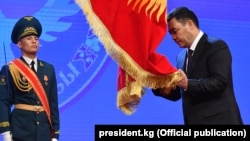 Садыр Жапаров ант берүү учурунда 