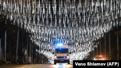 В ночь с 31 декабря на 1 января в разные клиники Тбилиси поступило не менее 20 человек, пострадавших от пиротехники