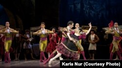 «Ла Скала» театрының «Дон Кихот» балетінің бір сәті. Фотоны  «Астана Опера» театры баспасөз қызметі берген. 