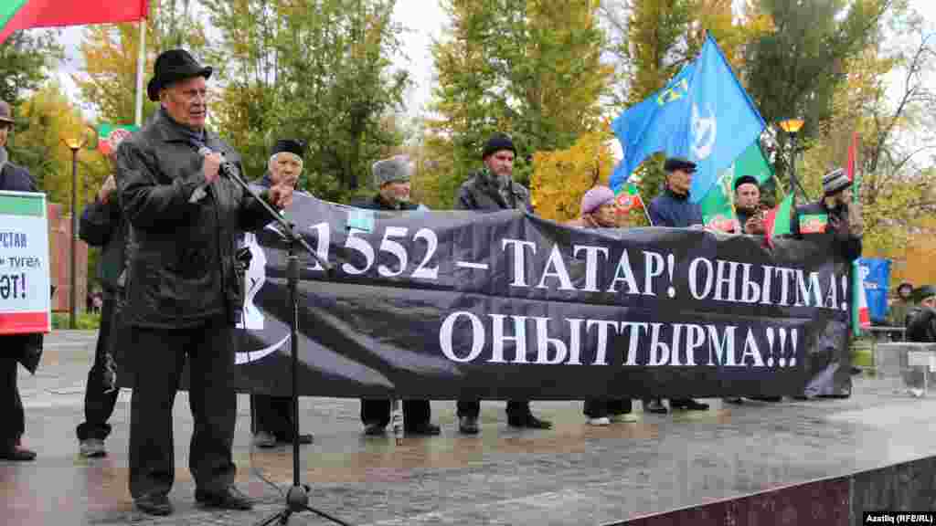 Әзһәр Шакиров чыгыш ясый