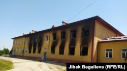 Баткендеги коогада 78 үй, эки мектеп, бир фельдшердик жана акушердик пункт, үч чек ара бекети, бир бала бакча талкаланып, өрттөлдү.