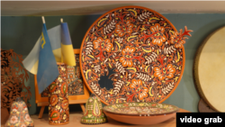 Таріль з тюльпаном