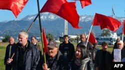 В рядах югоосетинских коммунистов давно нет единства. Накануне парламентских выборов 2014 года в старейшей партийной организации Южной Осетии произошел раскол