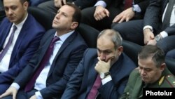 Armenia - Prime Minister Nikol Pashinian, Defense Minister Davit Tonoyan and Lieutenant-General Artak Davtian (right) attend a meeting in Yerevan.