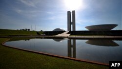 Бразилия: Оскар Нимейердин архитектуралык долбоору боюнча курулган Конгресс сарайы