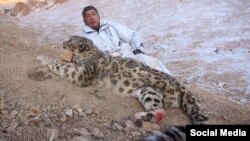 Интернетте талкуу жараткан сүрөт. Сүрөт Кыргызстанда же Тажикстанда тартылган деп жоромолдонууда.